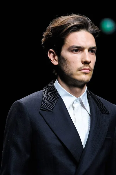 Look 25